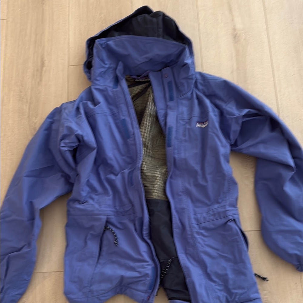 Women’s Patagonia gortex lilac rain jacket